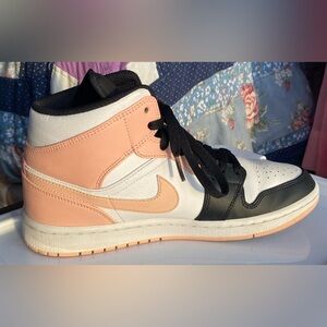Nike Women's Black, White, and Pink Sneakers